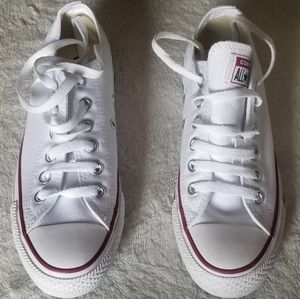 🎉Brand New Converse shoes🎉